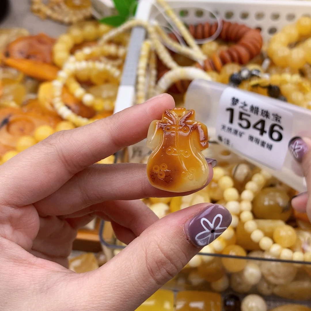 蜜蜡未镶嵌珠宝奇石