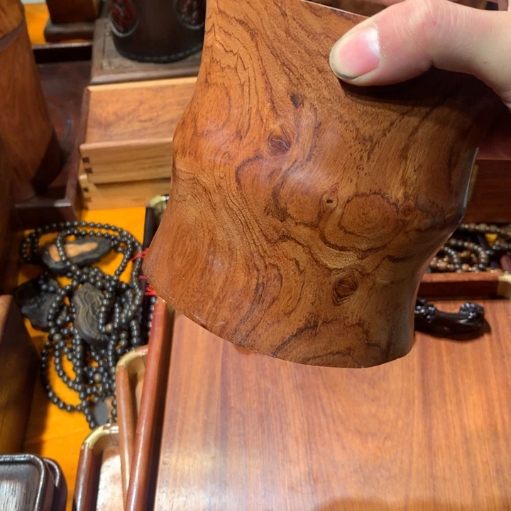 【闪购商品】花梨木类笔筒00000000008