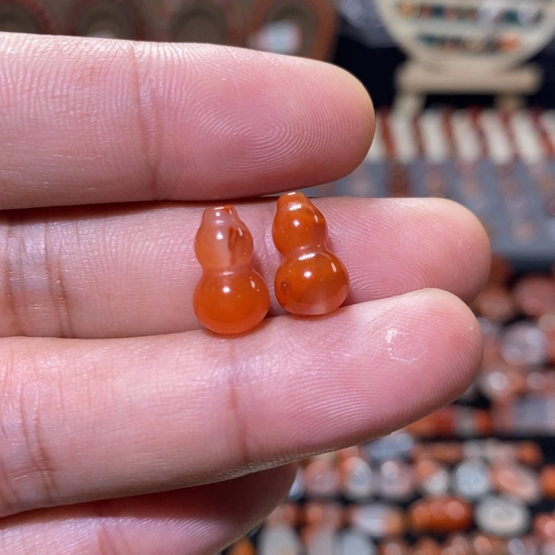 南红玛瑙冰飘未镶嵌两颗通孔葫芦