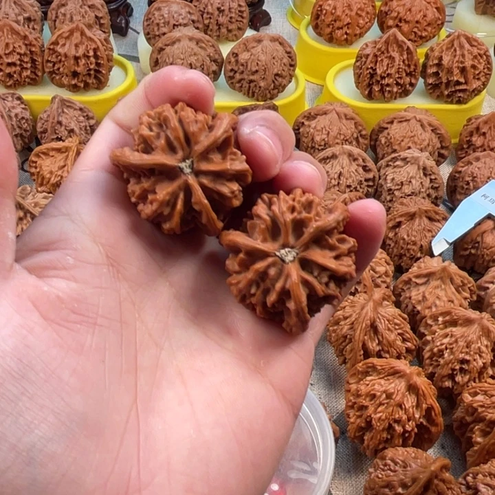 哈****吊坠桃核盘山三棱