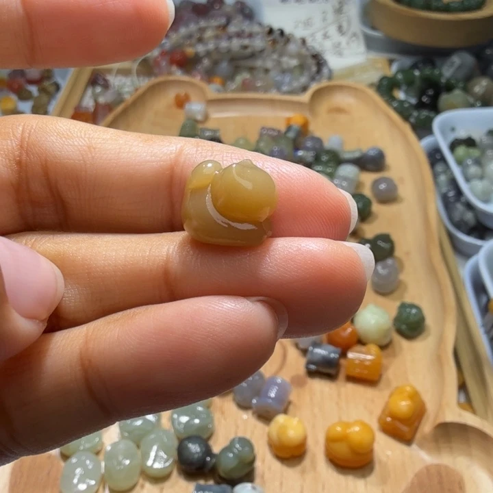 蜜****和田玉未镶嵌珠宝半成品