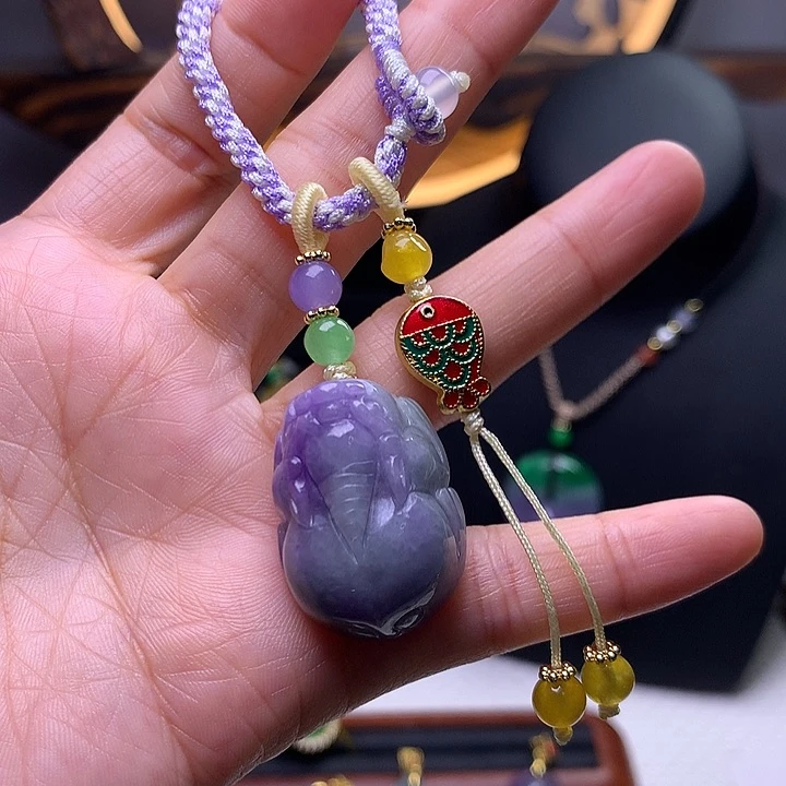 翡翠吊坠(赠链)未镶嵌