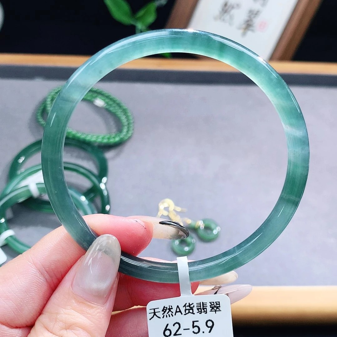 翡翠手镯（圆镯）未镶嵌