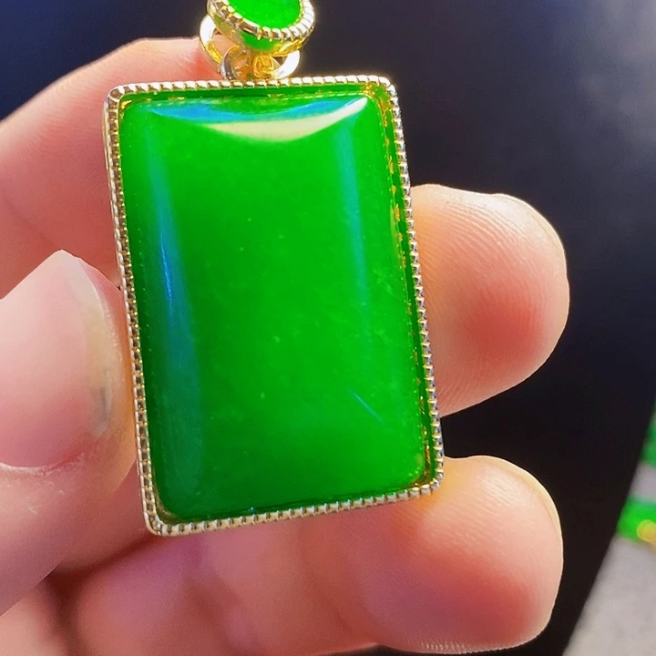 翡翠14K金镶嵌颈饰