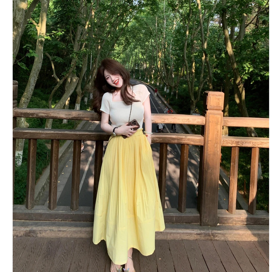 多巴胺穿搭方领短袖针织衫女2025新款夏季设计感温柔系凡尔赛上衣