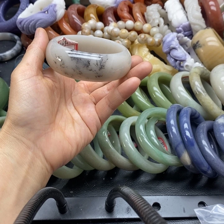 石英岩玉未镶嵌手镯