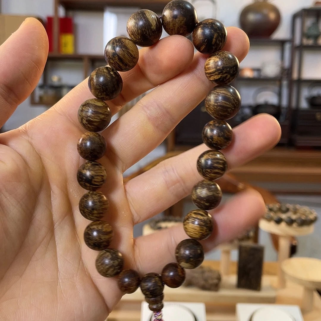 沉香手把件加里曼丹 手持 27.9g