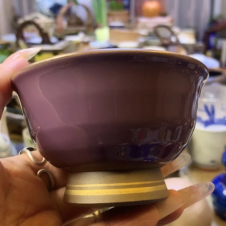 器物的色彩搭配起来很漂亮