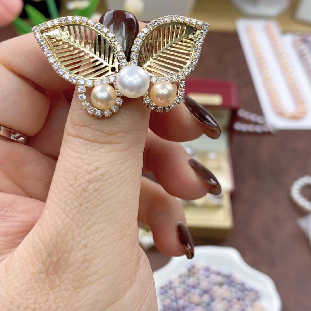 淡水珍珠胸饰合金