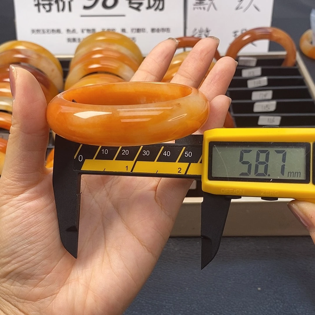 未镶嵌石英质玉（黄龙玉）手镯112号茄子山金沙老油红如血黄龙