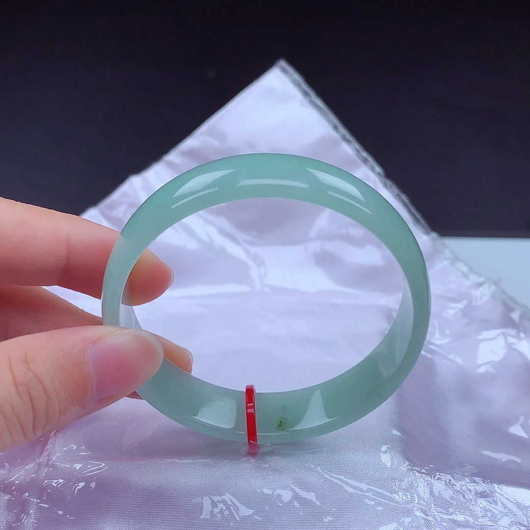 翡翠手镯未镶嵌手镯001682