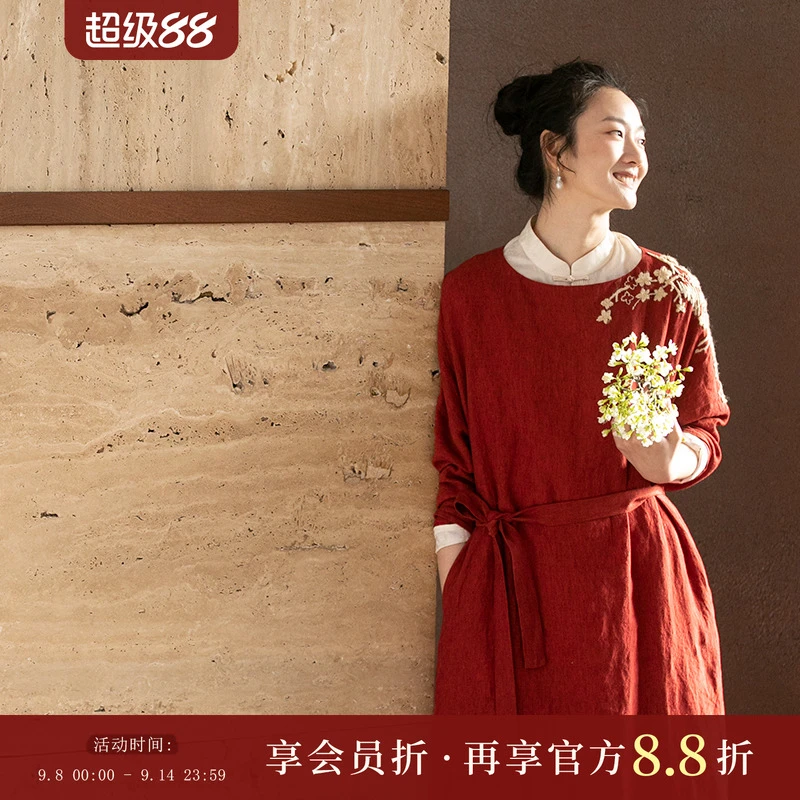 牧衣游原创 手工刺绣进口亚麻红色连衣裙新款复古氛围感年服 松雪