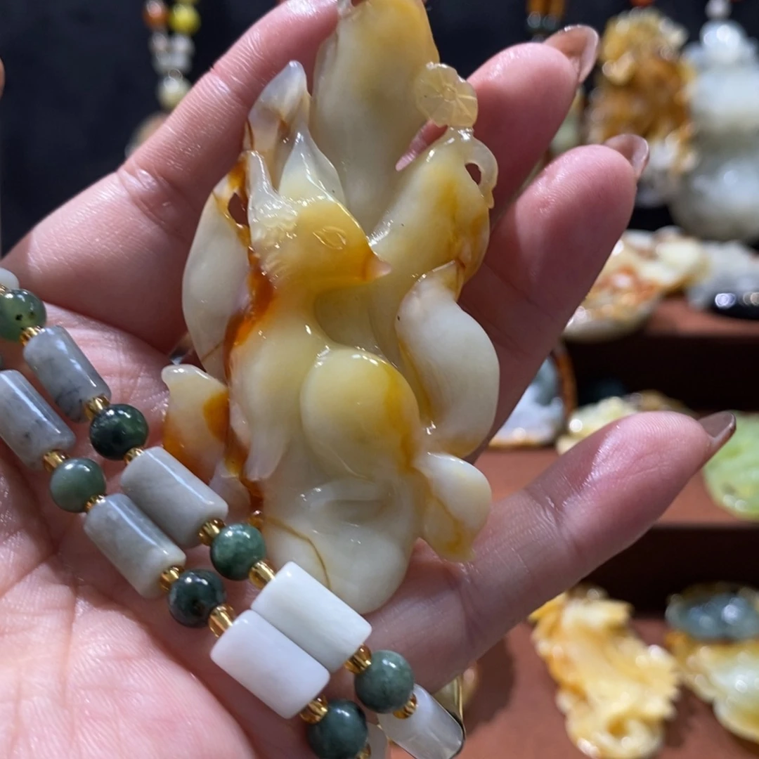 蛇纹石玉未镶嵌颈饰