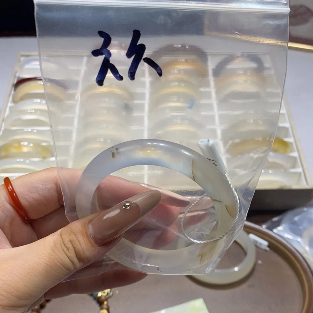 熄***亮玛瑙/玉髓手镯未镶嵌