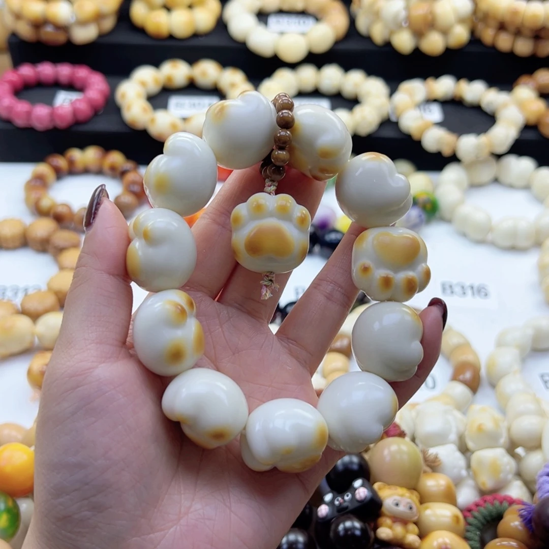 吊坠白玉菩提25卡熊爪设计款