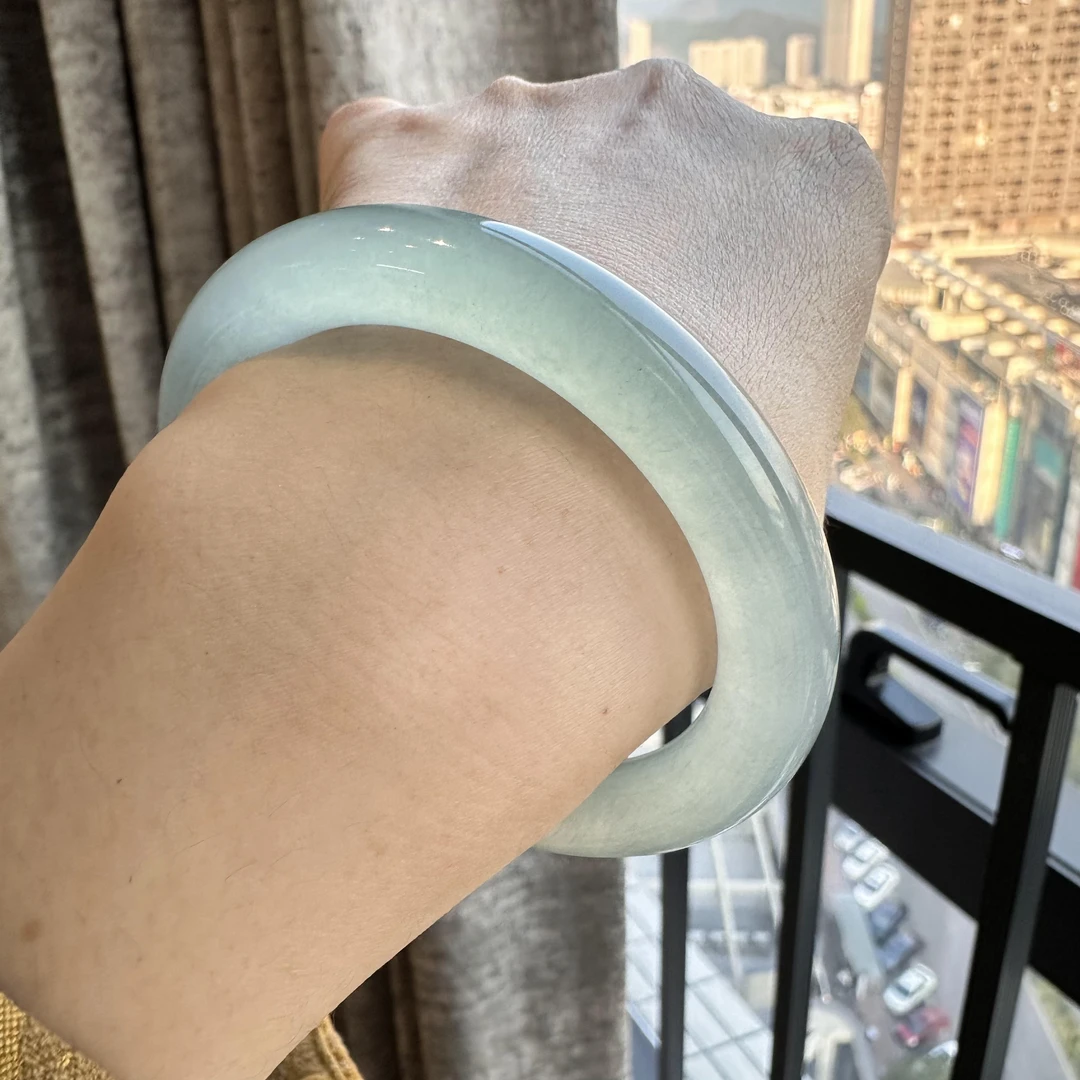 缅甸天然A货翡翠手镯冰透时尚女款浅绿白月光手镯