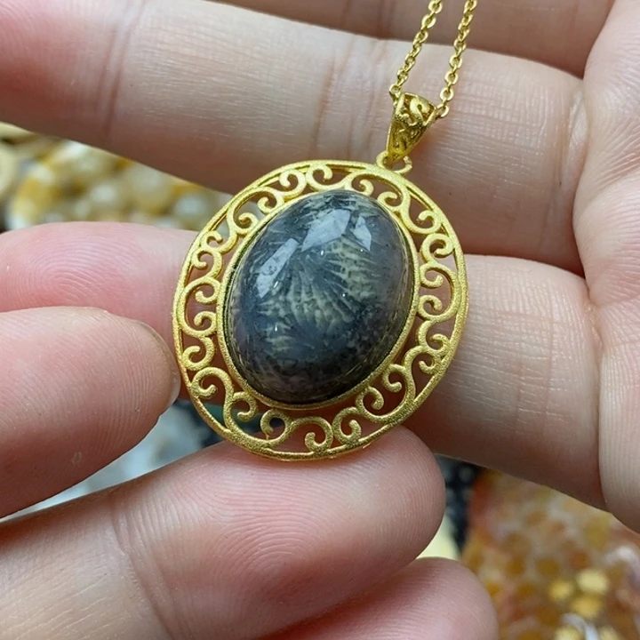 硅化珊瑚（珊瑚玉）颈饰未镶嵌