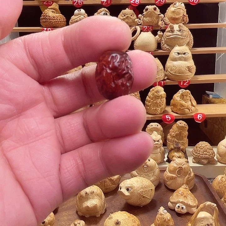 啴***碌竹竹根雕大枣手把件