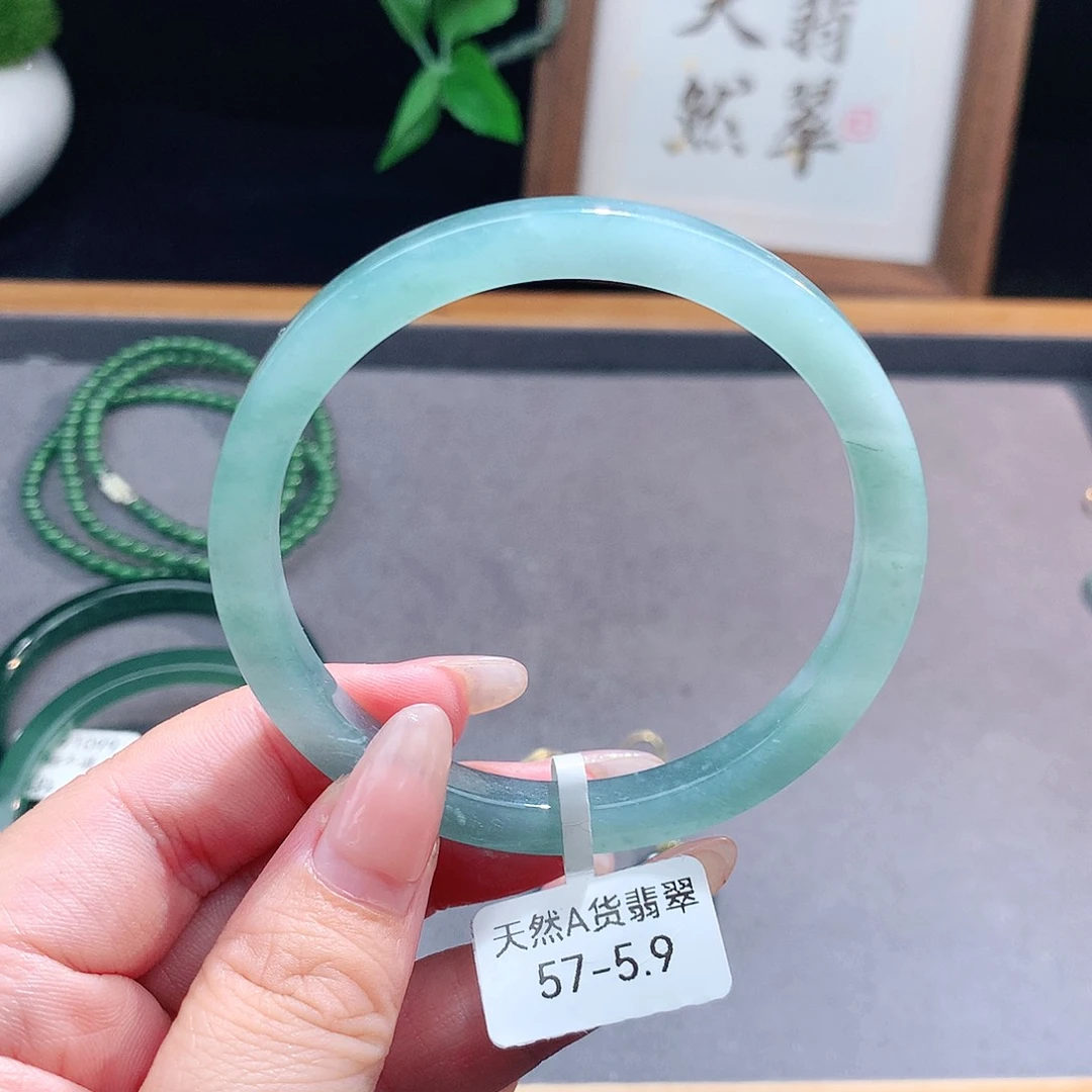 翡翠手镯（圆镯）未镶嵌