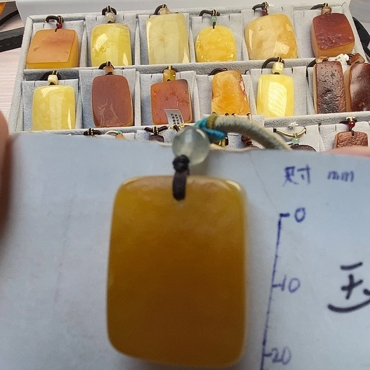 琥珀未镶嵌珠宝奇石