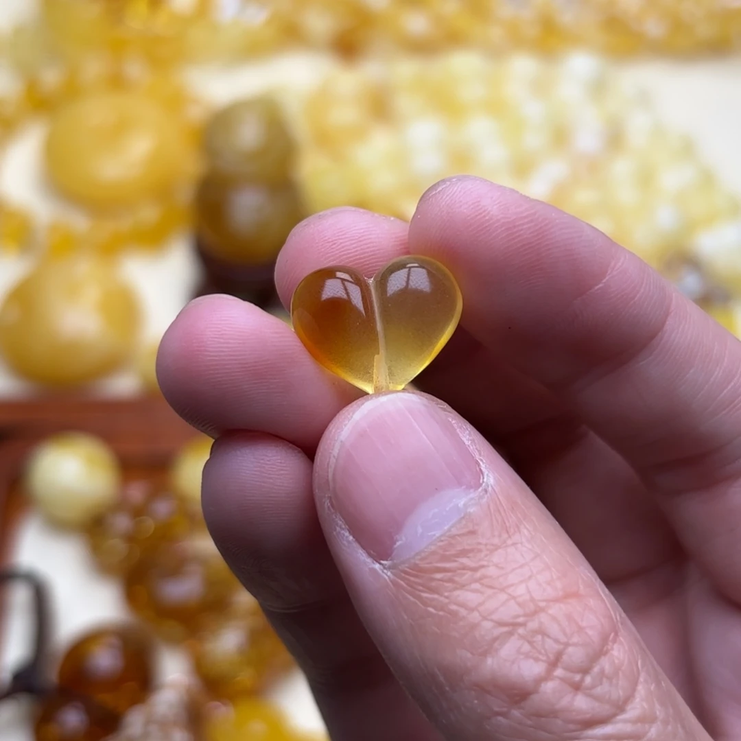 琥珀未镶嵌裸石02