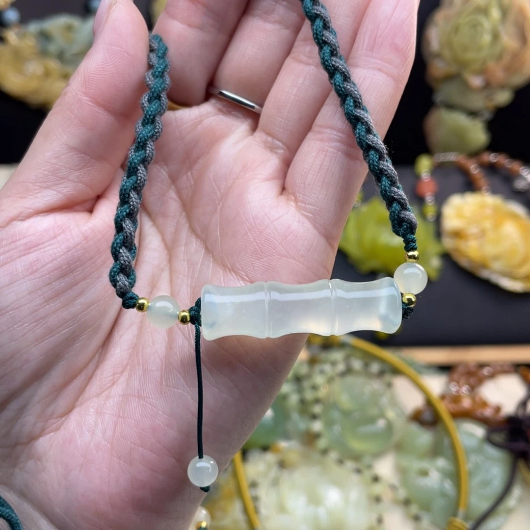 蛇纹石玉颈饰未镶嵌