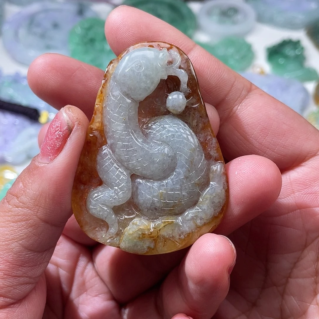 颈饰未镶嵌翡翠沈**钱