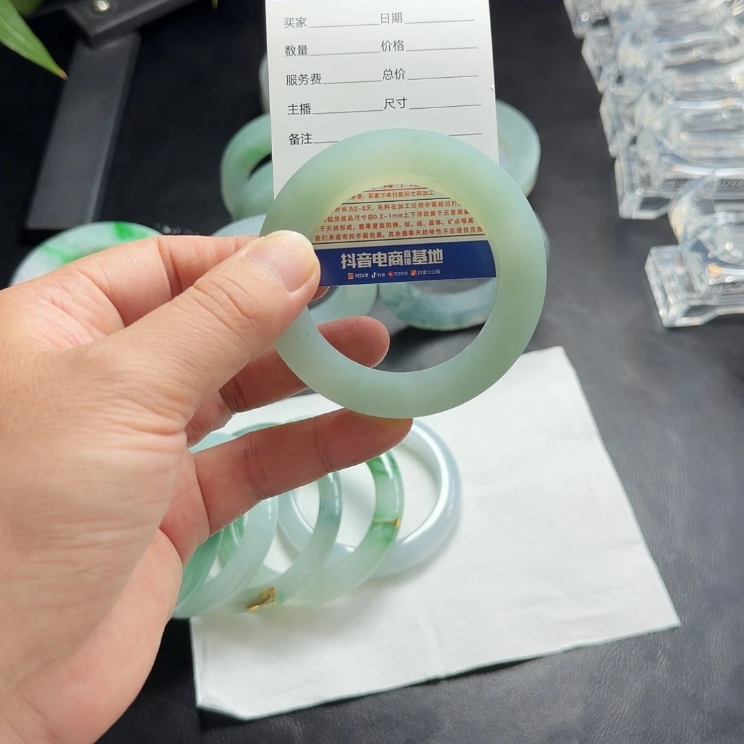 柠***️定制翡翠未镶嵌翡翠手镯