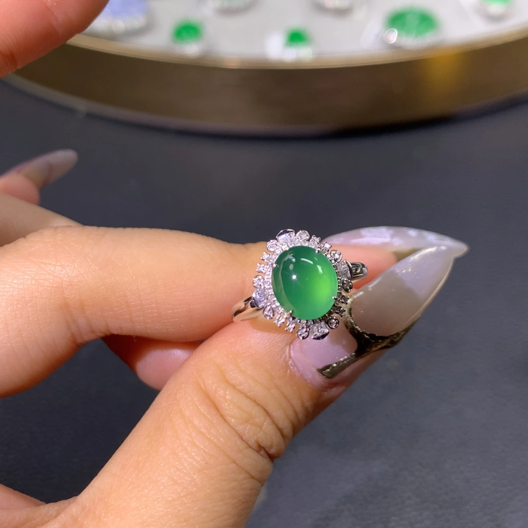 翡翠戒指18K金镶嵌翡翠