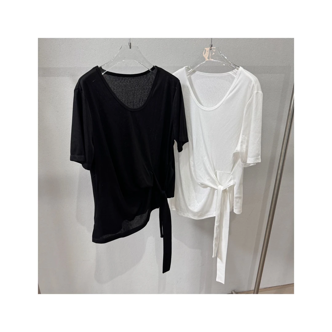 自留两色的细节感绑带U领衫