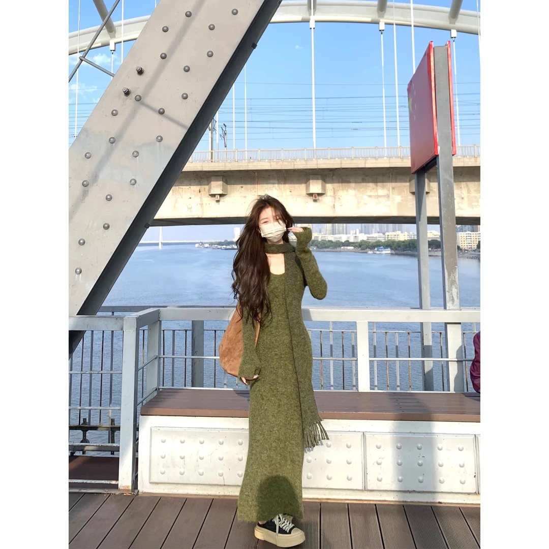 森屿苔痕 双色围巾毛衣裙针织连衣裙