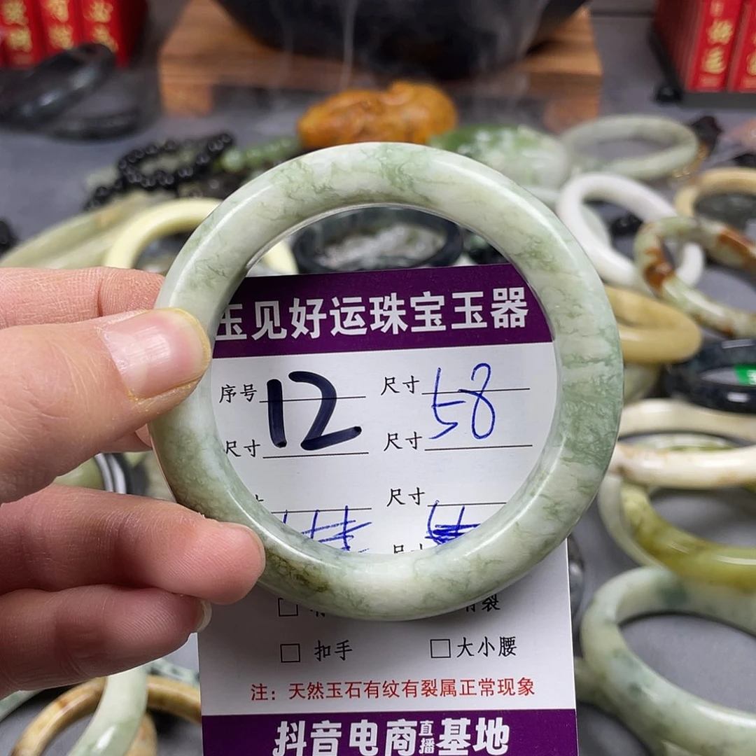 蛇纹石玉手镯未镶嵌