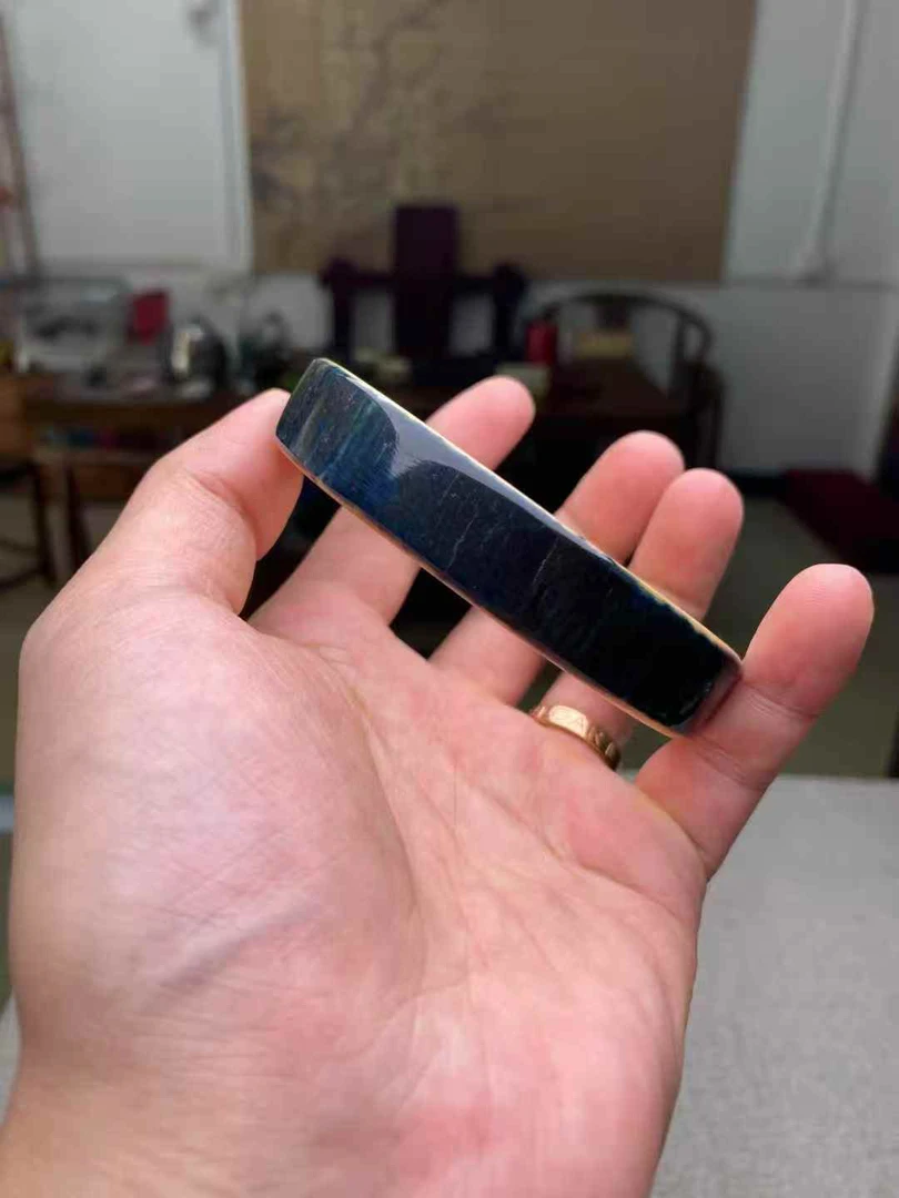 猛犸牙手镯和富甲各一