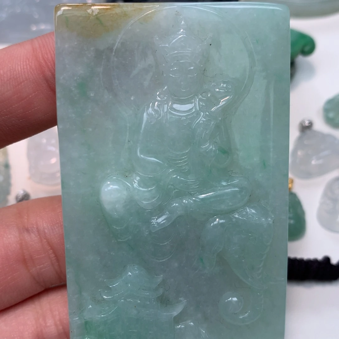 翡翠未镶嵌颈饰玉牌