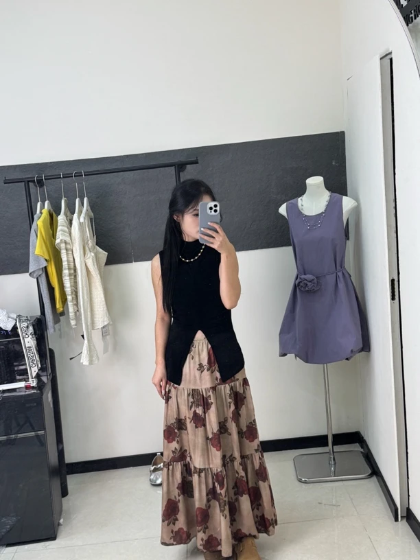 气质黑色露背短袖