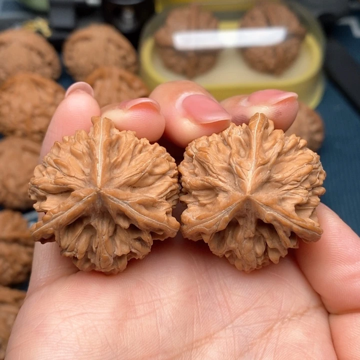 吊坠文玩核桃文山35.36