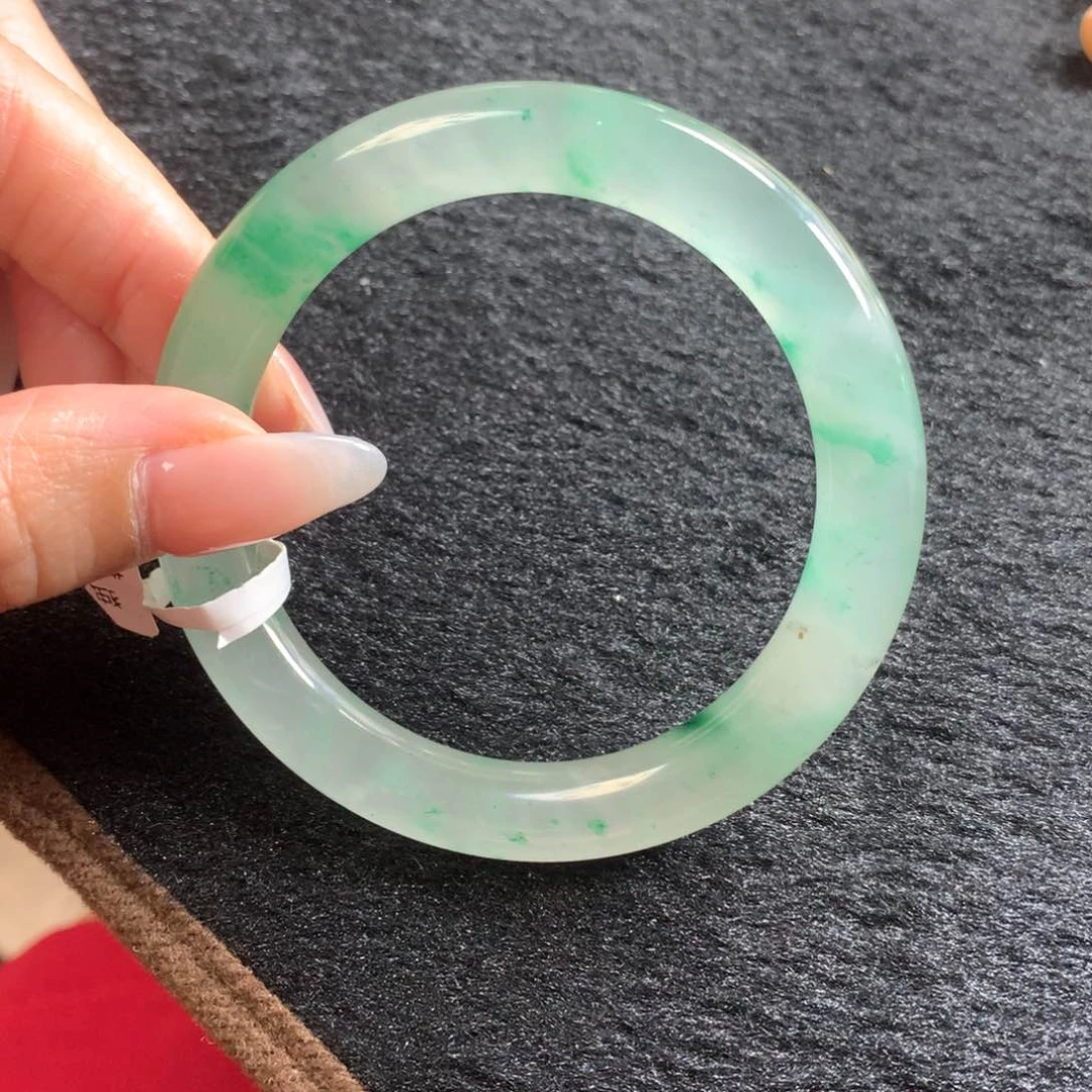 石英质玉（非洲翠）手镯未镶嵌