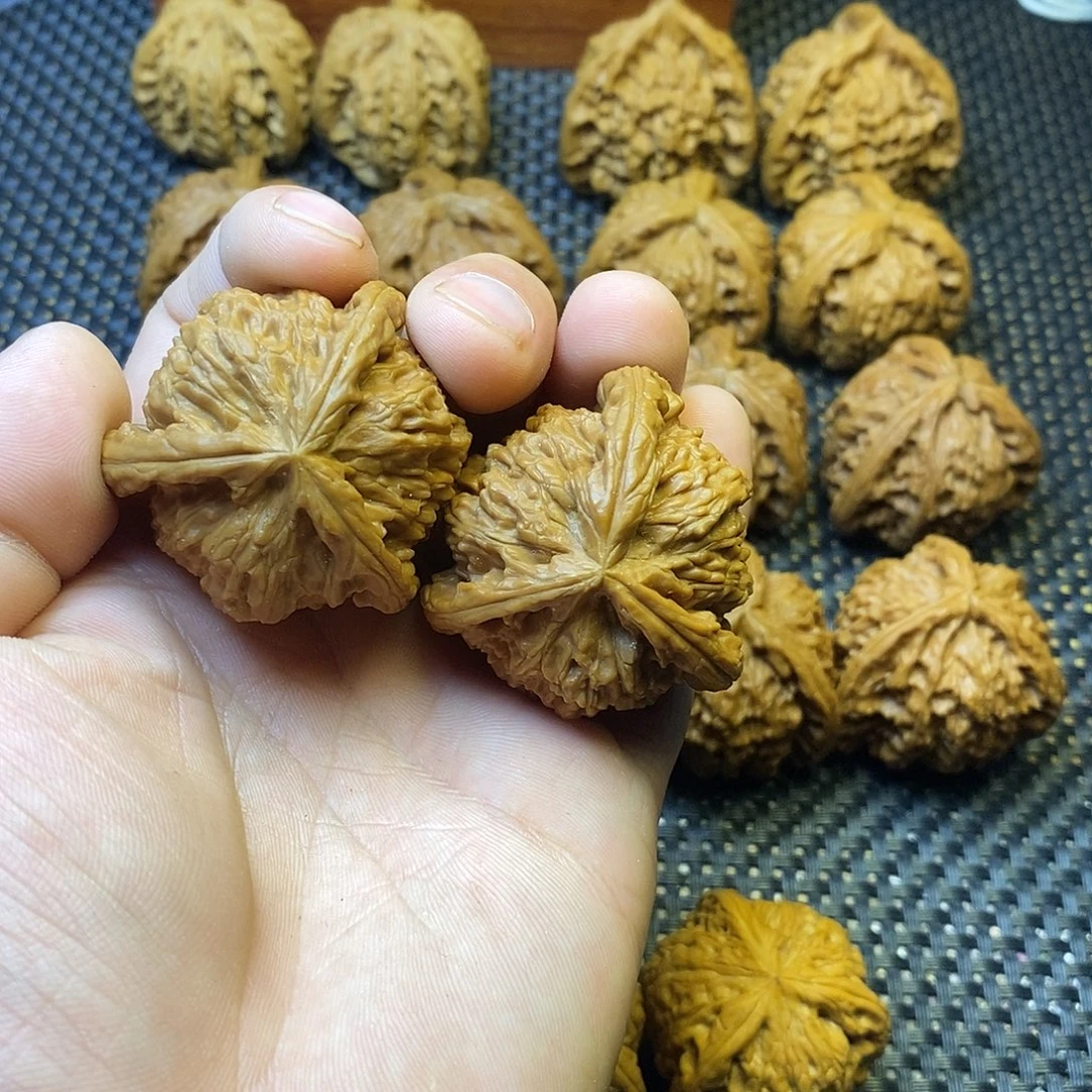 曜***灿吊坠文玩核桃文玩核桃盒三棱炸炸炸炸炸炸