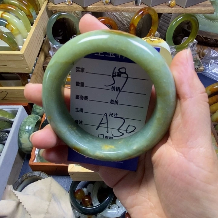 我****蛇纹石玉未镶嵌手镯