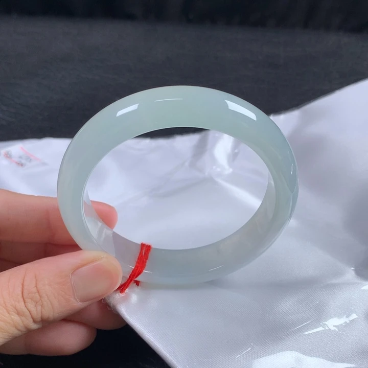 翡翠未镶嵌手镯