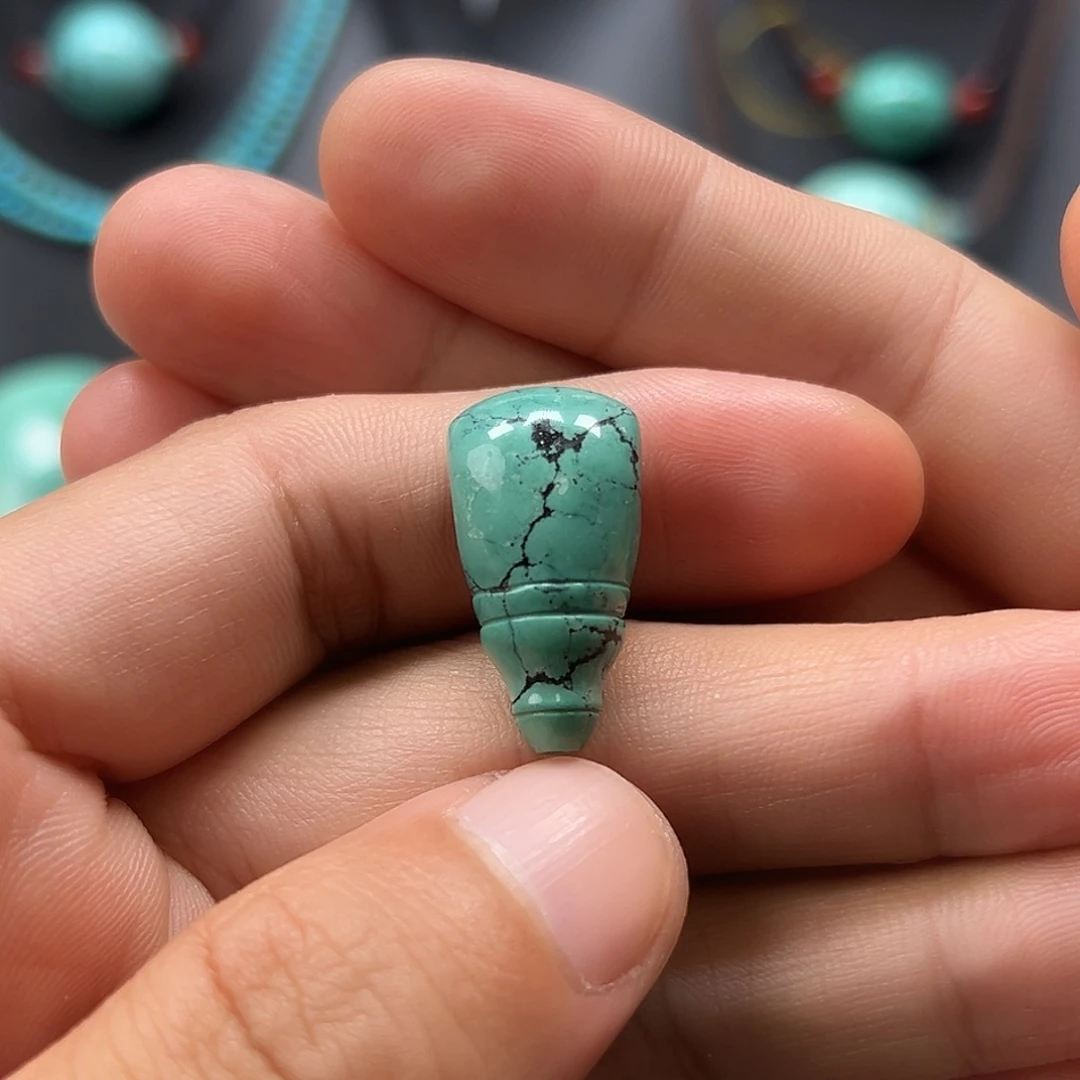 墨***E绿松石未镶嵌珠宝奇石