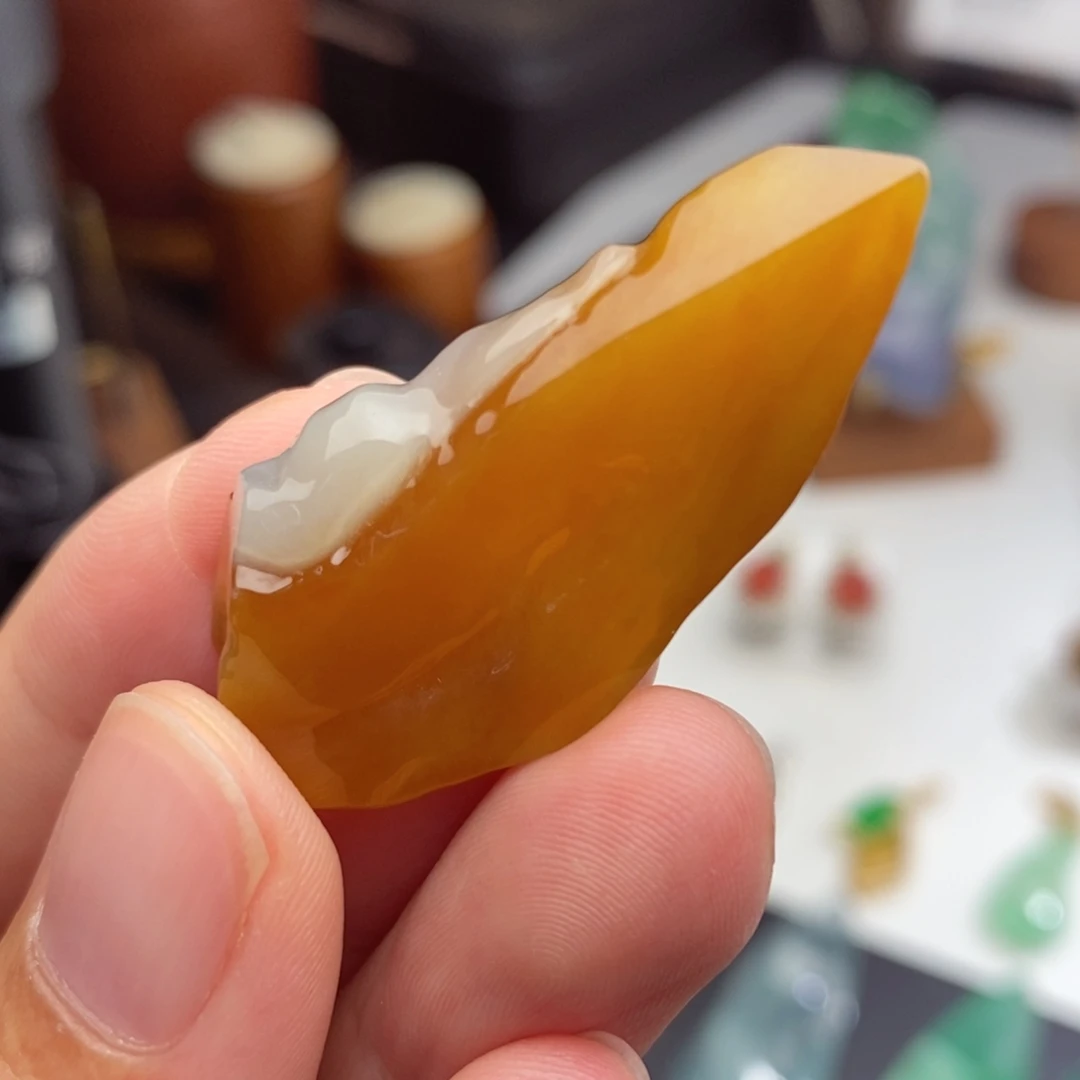 未镶嵌定制翡翠     种非常老的 黄翡