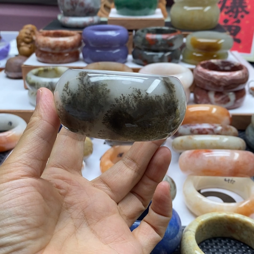 没***事石英岩玉手镯未镶嵌