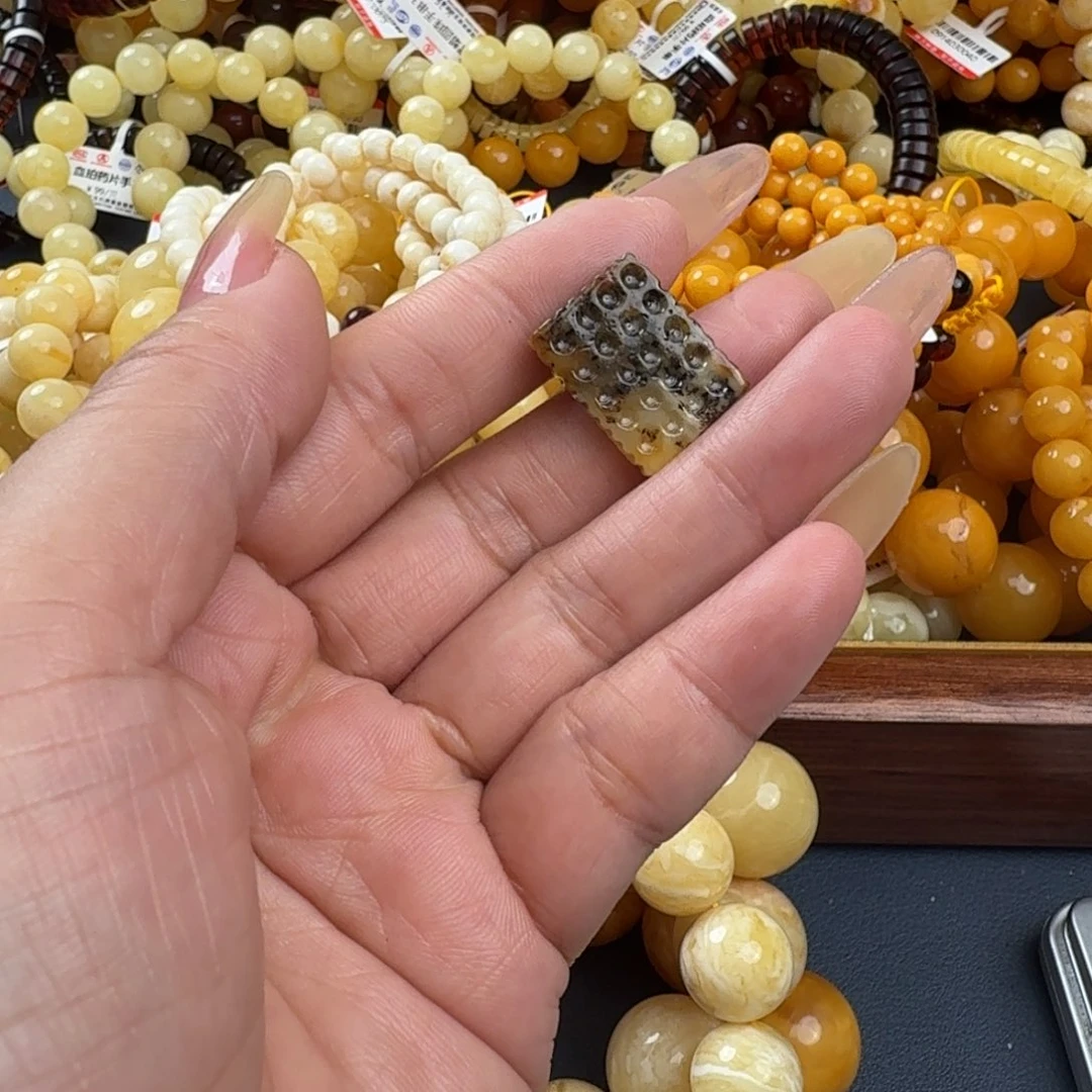 琥珀未镶嵌珠宝奇石