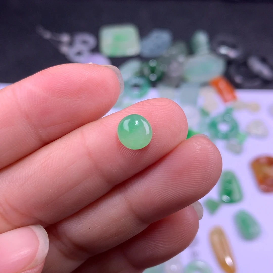 翡翠未镶嵌颈饰蛋