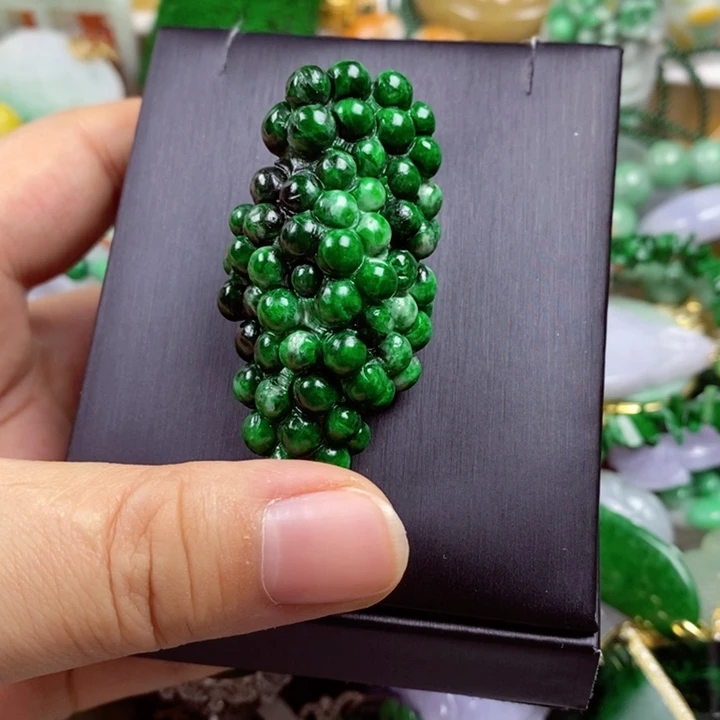 翡翠未镶嵌吊坠(不含链)?****奶