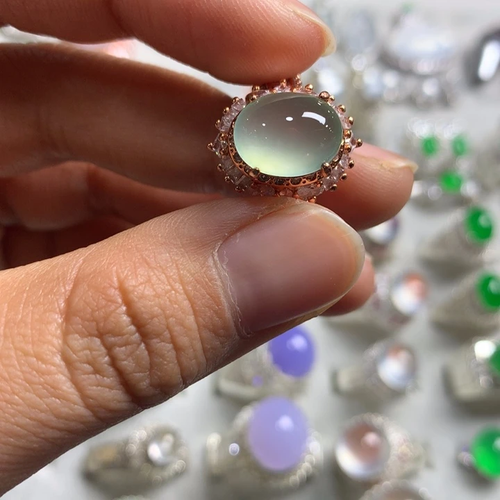 翡翠未镶嵌戒指铜托，卖裸石，需要二次镶嵌