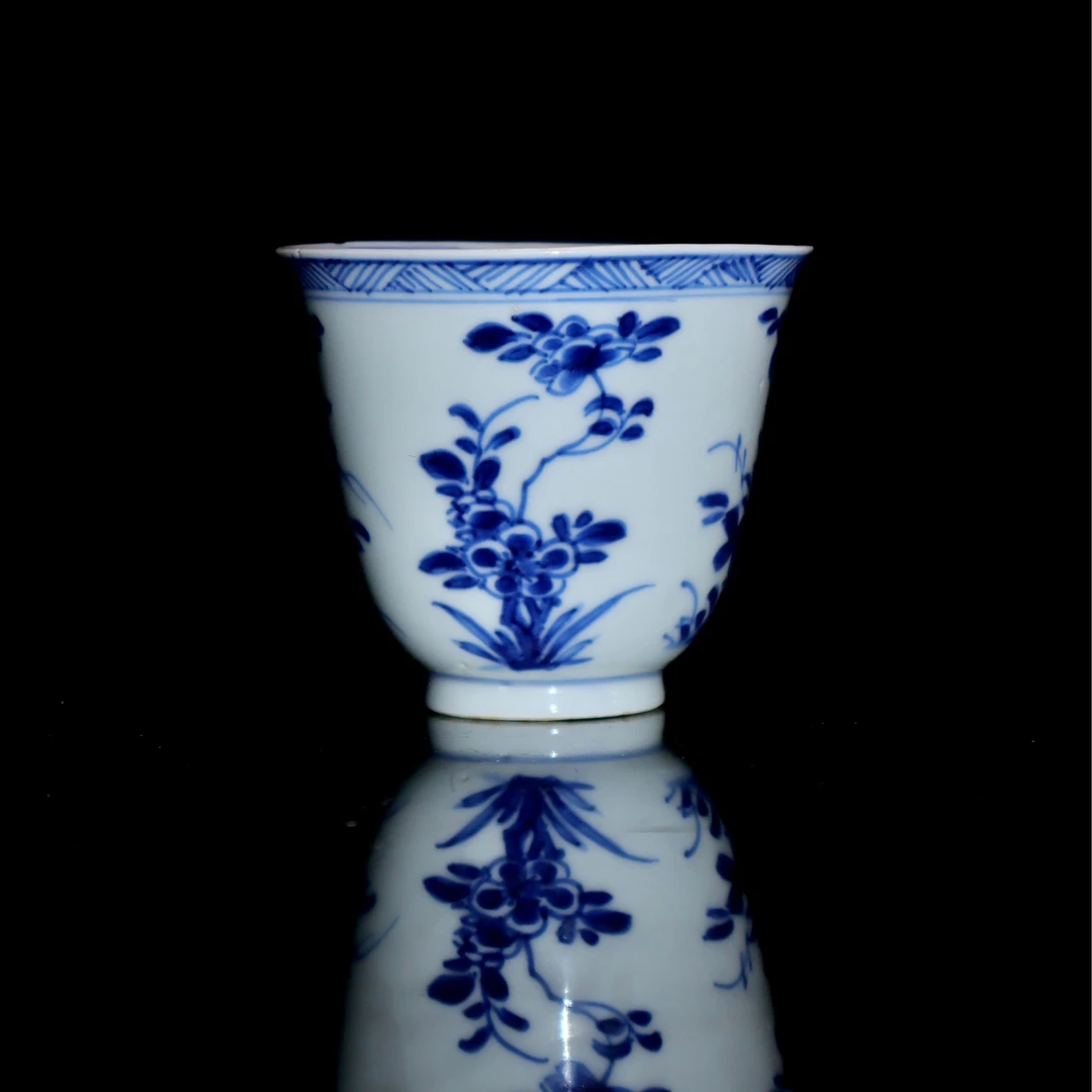 62:清康熙青花花卉纹杯