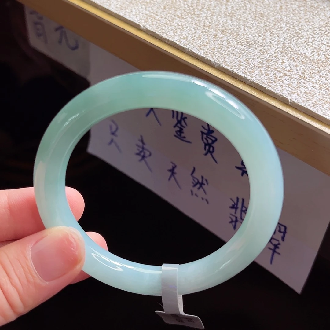 翡翠手镯未镶嵌手镯