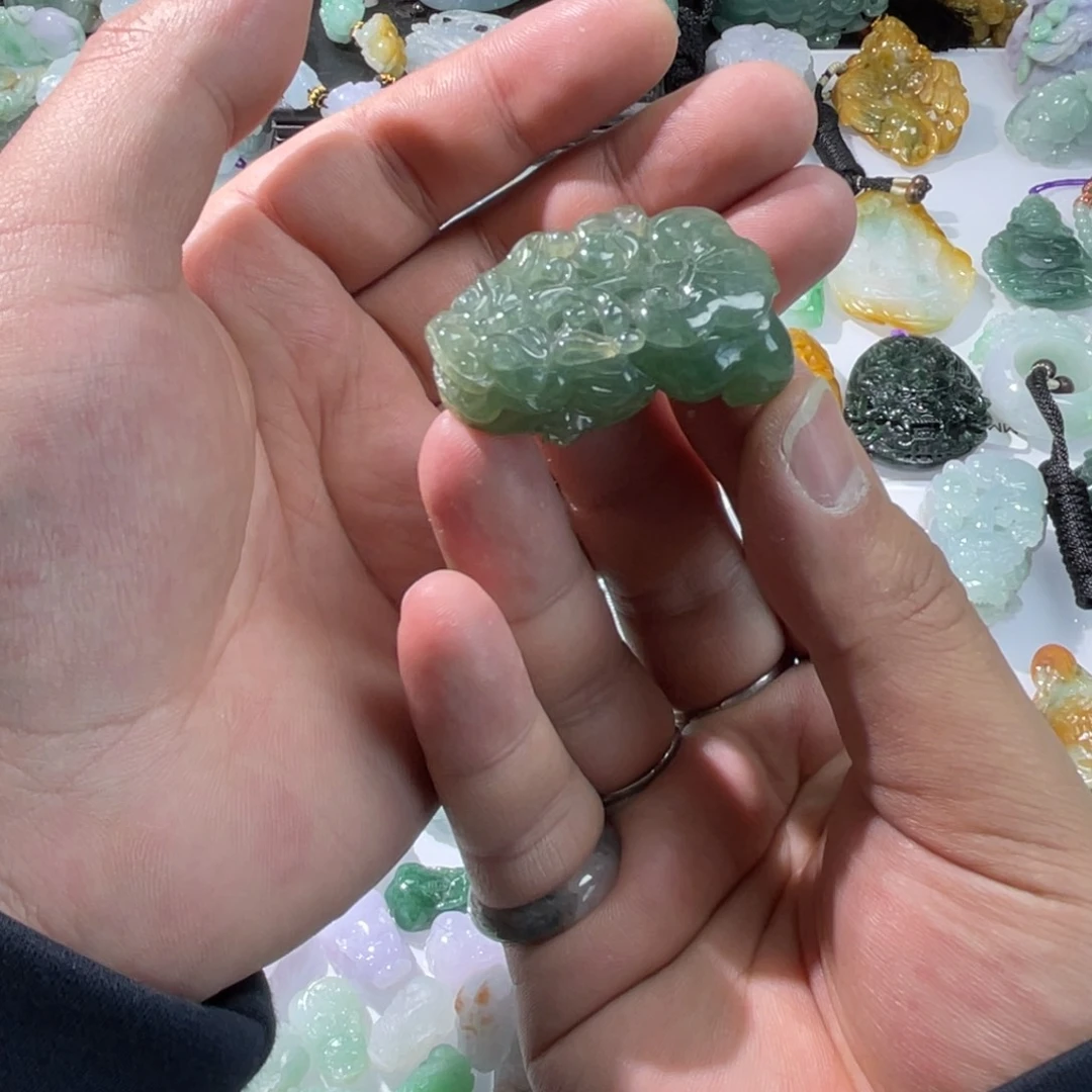 翡翠颈饰未镶嵌天然